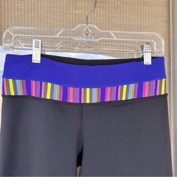 Lululemon Groove Crop Pants Black Multicolor Stripe Waist Band Reversible Size 6 - Picture 9 of 16